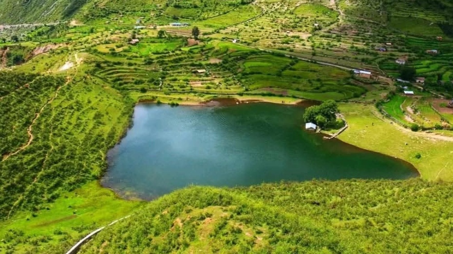 बाजुराको छेडेदह ताल आन्तरिक पर्यटकको रोजाइ, संरक्षणमा चुनौती