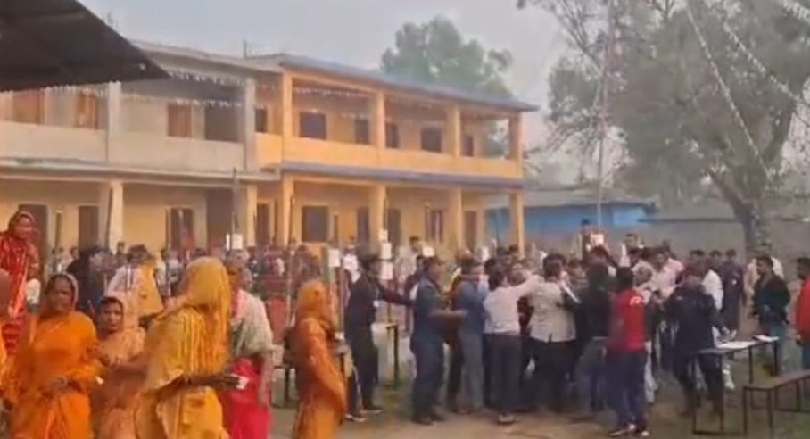 गगन थापा उमेदवार रहेकाे सर्लाही क्षेत्र न.४ मा सुरू भयाे भाँडभैलाे