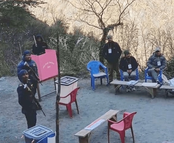 दार्चुलामा’नाे भाेट’अभियान:मत कुर्दाकुर्दै दिन ढल्क्याे,रित्तो मतपेटिका , नेता चिल्ल